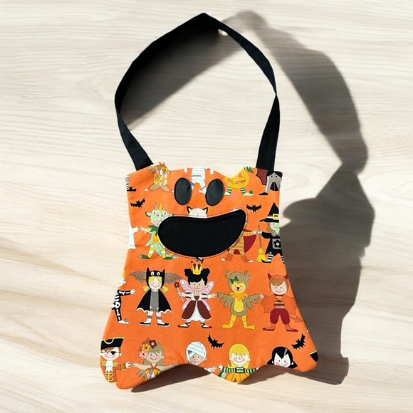 Trick or treat bag, handmade tote, toddler cross body bag, ghost shaped bag - Picture 2 of 7
